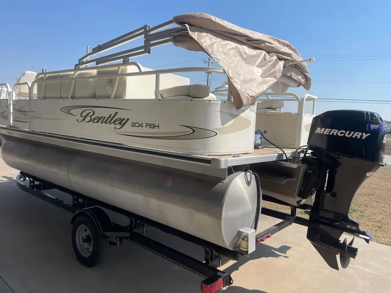 Slide: The Image of Bentley Pontoons 204 FISH 2006 - 3