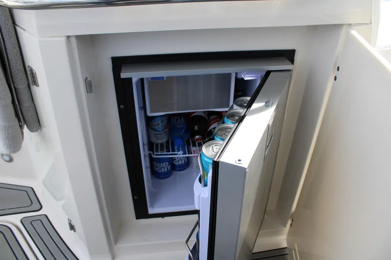 Slide: The Image of Monterey 340 Sport Yacht 2013 - 60