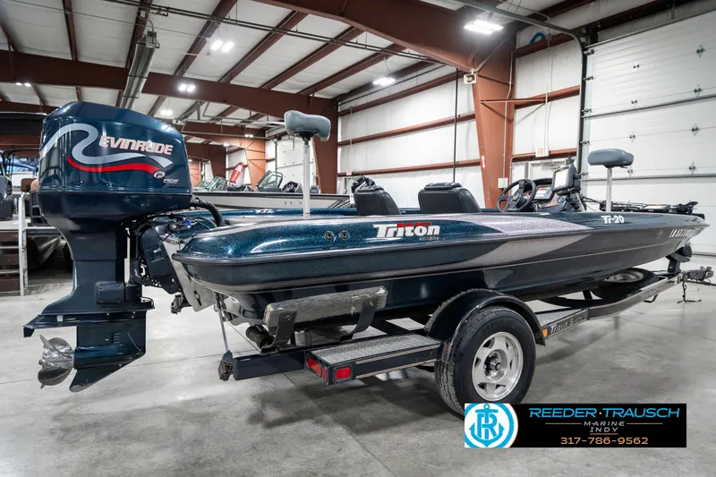 Slide: The Image of 1999 Triton TR-20 boat with Evinrude motor in indoor showroom. - 5