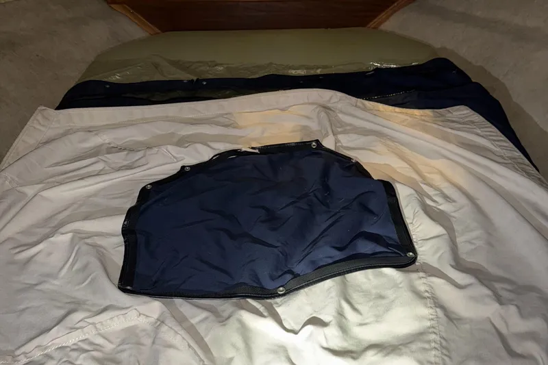 Slide: The Image of Sea Ray 340 Express Cruiser 1986 - 17