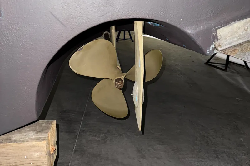 Slide: The Image of Sea Ray 340 Express Cruiser 1986 - 23