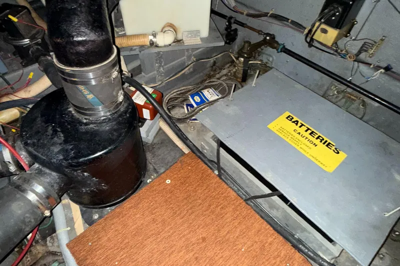 Slide: The Image of Sea Ray 340 Express Cruiser 1986 - 5