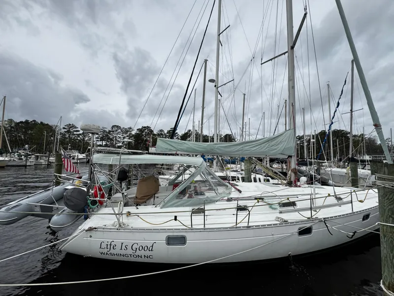 The Image of 1994 Beneteau Moorings 40.5 - 0