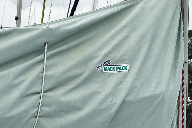 Slide: The Image of 1994 Beneteau Moorings 40.5 - 11