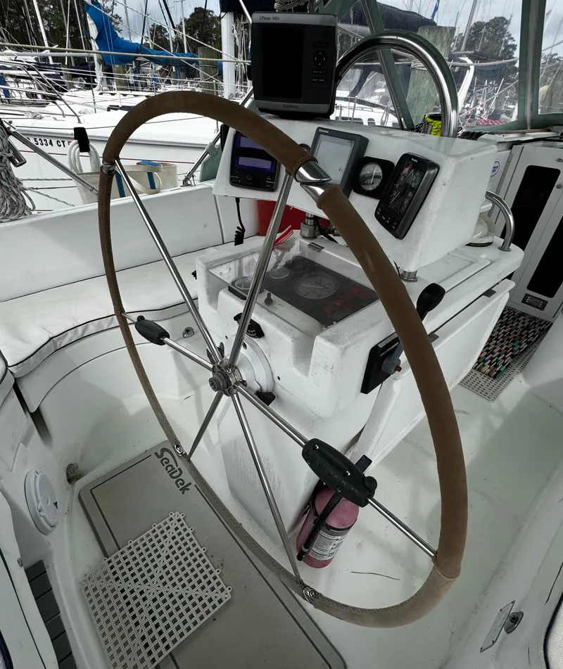 Slide: The Image of 1994 Beneteau Moorings 40.5 - 29