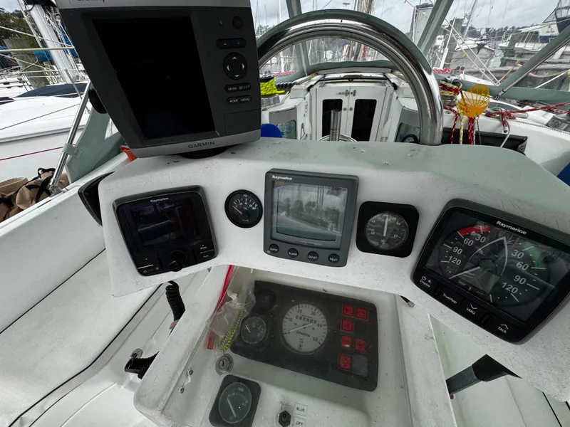 Slide: The Image of Sailboat control lines labeled on a 1994 Beneteau 40 yacht. - 31