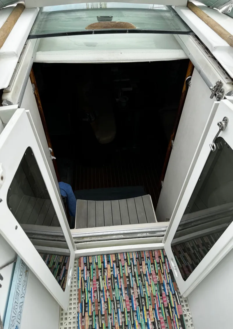 Slide: The Image of 1994 Beneteau Moorings 40.5 - 44