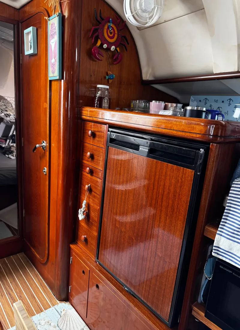 Slide: The Image of 1994 Beneteau Moorings 40.5 - 77