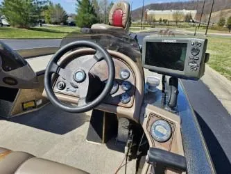 Slide: The Image of 2000 Ranger 520VX boat dashboard with steering wheel and navigation system. - 2
