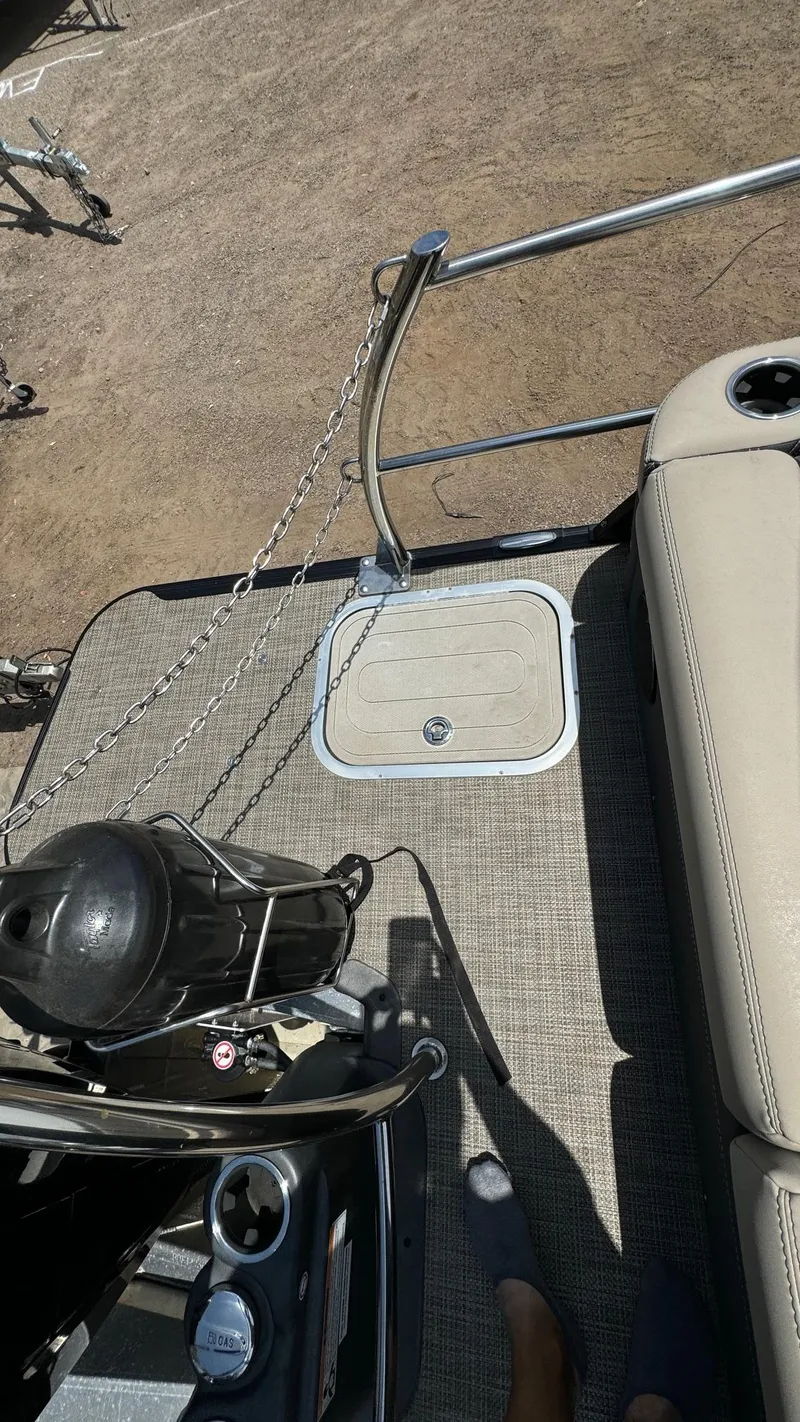 Slide: The Image of 2023 Barletta Lusso 23UC boat deck with seating and railing. - 43