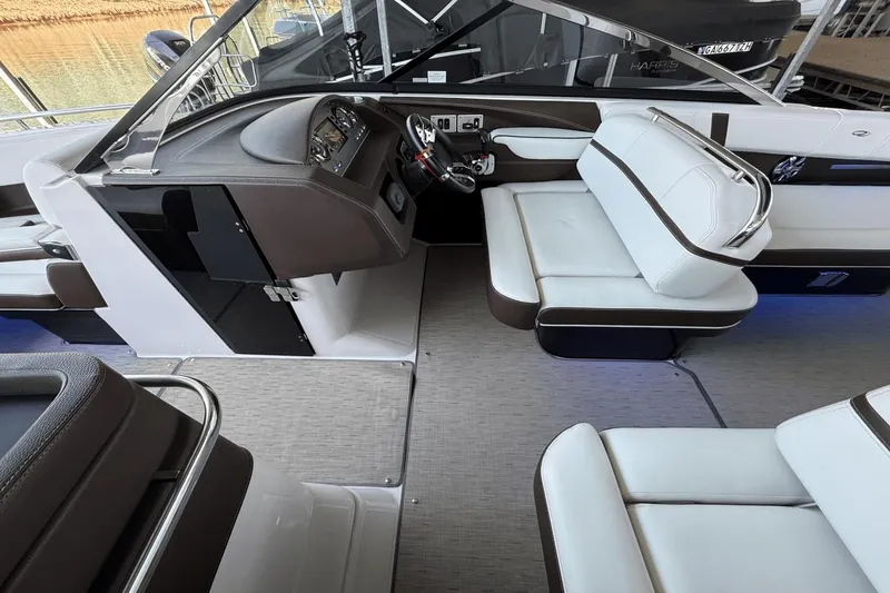 Slide: The Image of Regal 2800 2016 - 20