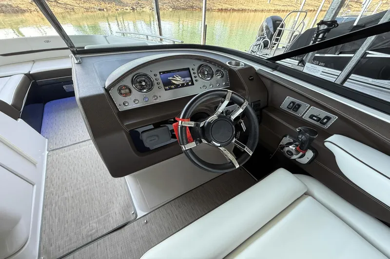 Slide: The Image of Regal 2800 2016 - 23