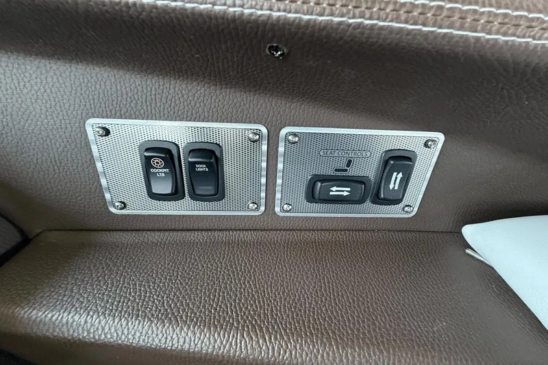 Slide: The Image of Regal 2800 2016 - 25