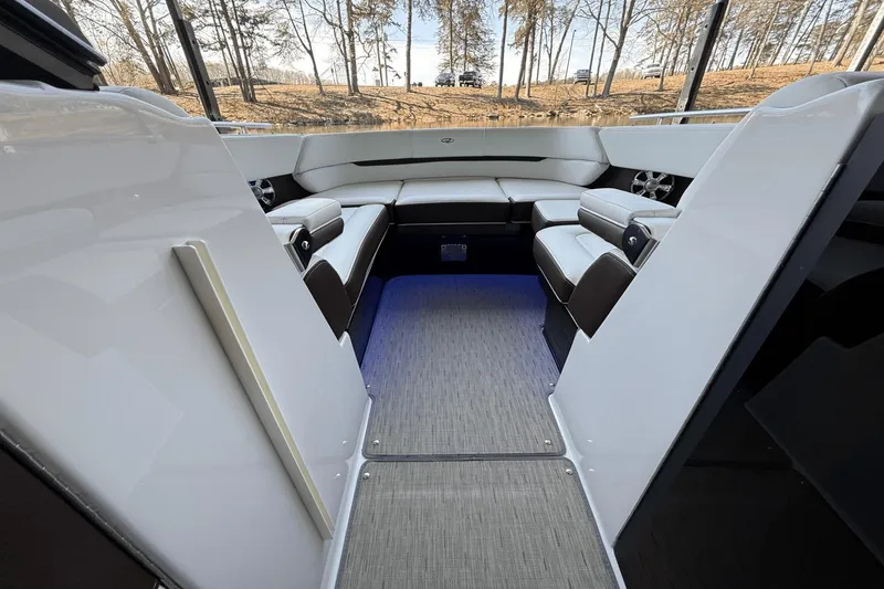 Slide: The Image of Regal 2800 2016 - 29