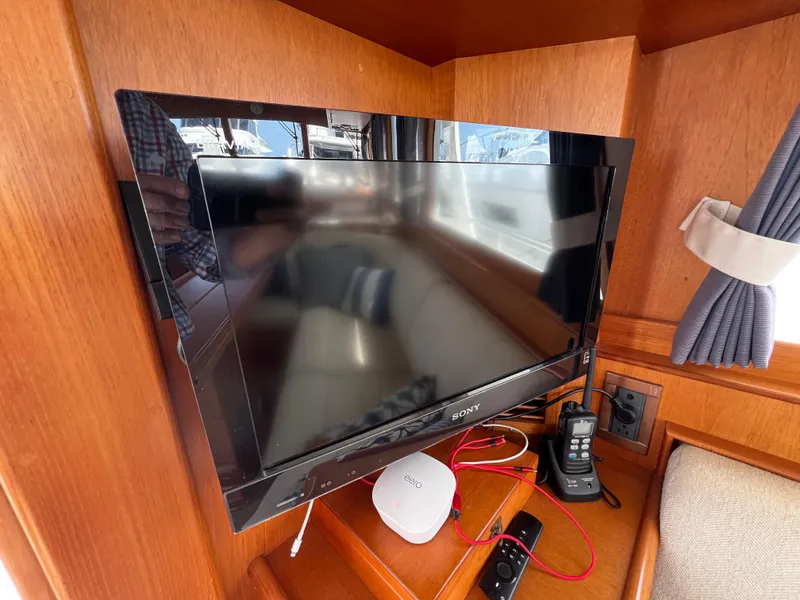 Slide: The Image of Sony Bravia Television - 34