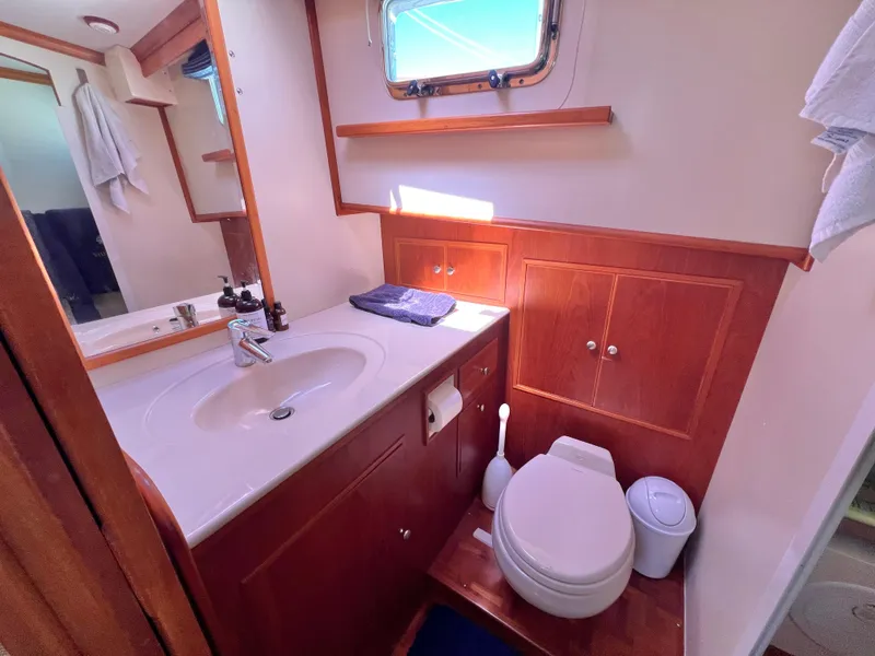 Slide: The Image of Starboard Head & Sink - 39