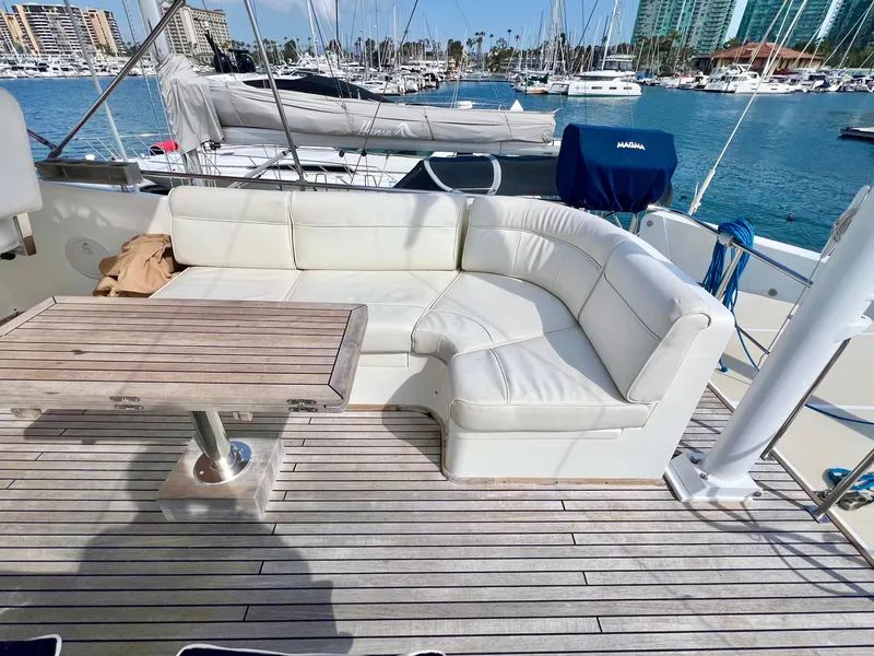 Slide: The Image of Flybridge L- Settee - 48