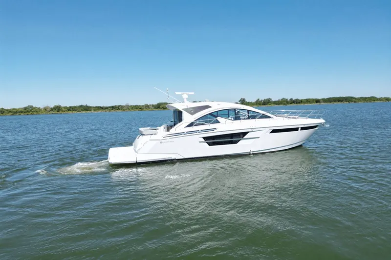 Slide: The Image of Cruisers Yachts 54 Cantius 2022 - 11