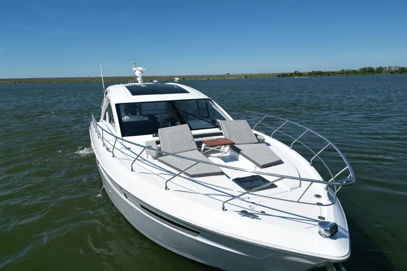 Slide: The Image of Cruisers Yachts 54 Cantius 2022 - 12