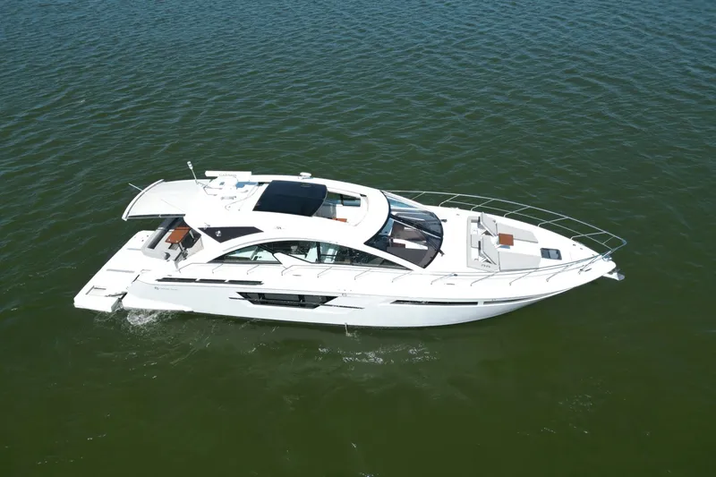 Slide: The Image of Cruisers Yachts 54 Cantius 2022 - 15