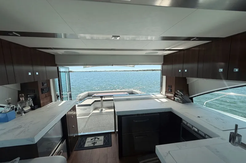 Slide: The Image of Cruisers Yachts 54 Cantius 2022 - 40
