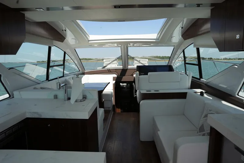 Slide: The Image of Cruisers Yachts 54 Cantius 2022 - 41