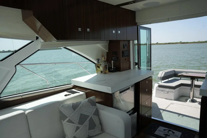 Slide: The Image of Cruisers Yachts 54 Cantius 2022 - 42