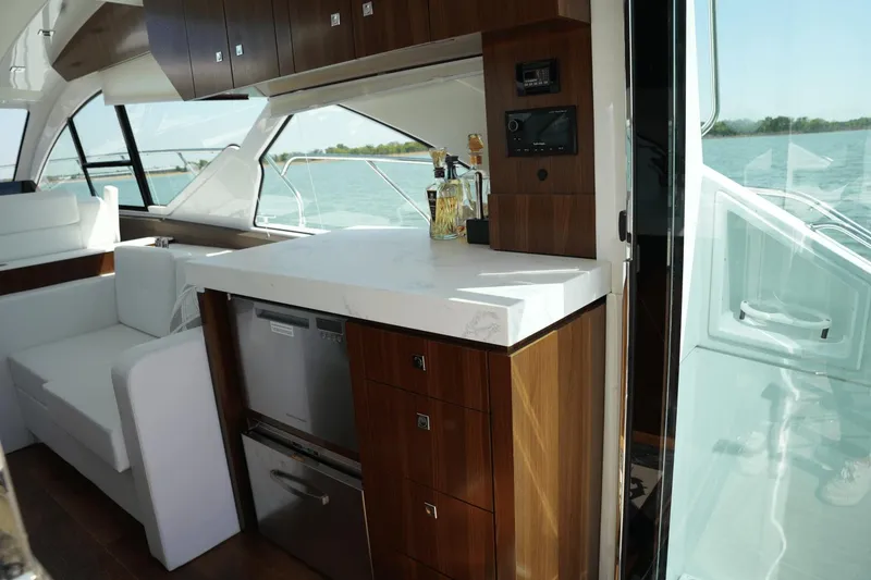 Slide: The Image of Cruisers Yachts 54 Cantius 2022 - 43