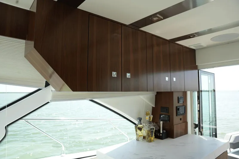 Slide: The Image of Cruisers Yachts 54 Cantius 2022 - 45