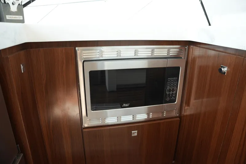 Slide: The Image of Cruisers Yachts 54 Cantius 2022 - 49