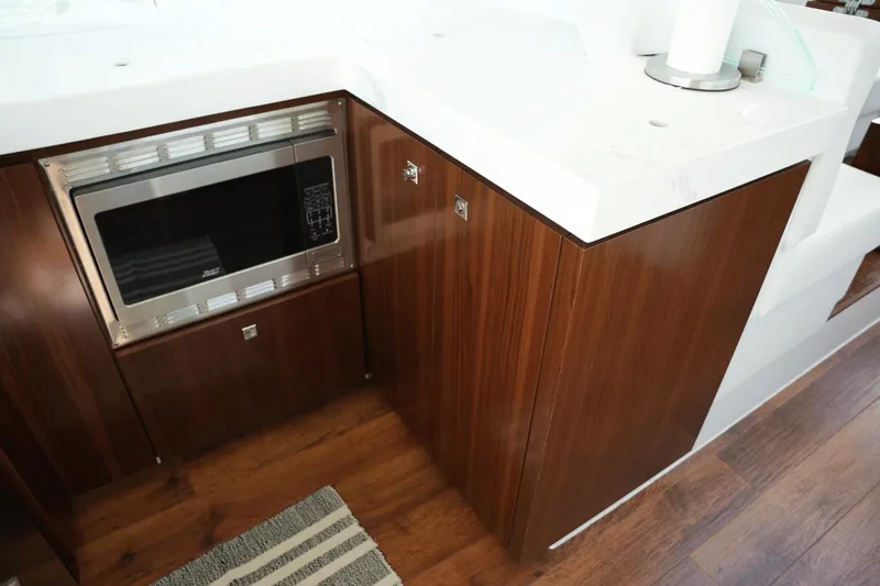 Slide: The Image of Cruisers Yachts 54 Cantius 2022 - 50