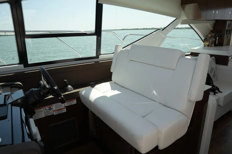 Slide: The Image of Cruisers Yachts 54 Cantius 2022 - 59