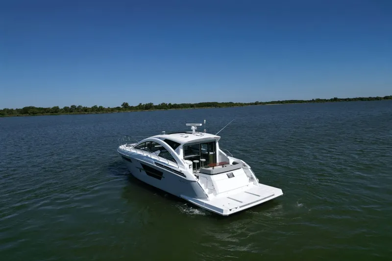 Slide: The Image of Cruisers Yachts 54 Cantius 2022 - 7