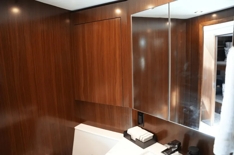 Slide: The Image of Cruisers Yachts 54 Cantius 2022 - 77