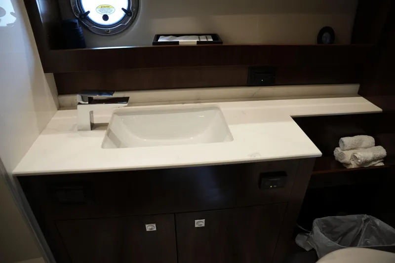 Slide: The Image of Cruisers Yachts 54 Cantius 2022 - 90