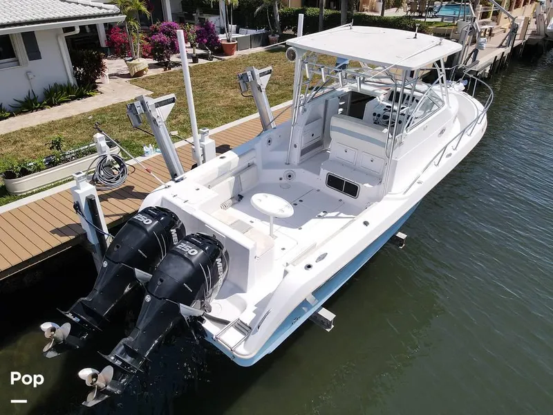 Slide: The Image of 2000 Pro-Line 30 Walkaround for sale in Hypoluxo, FL - 4