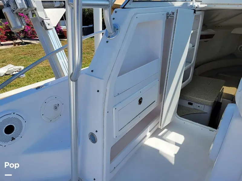 Slide: The Image of 2000 Pro-Line 30 Walkaround for sale in Hypoluxo, FL - 40