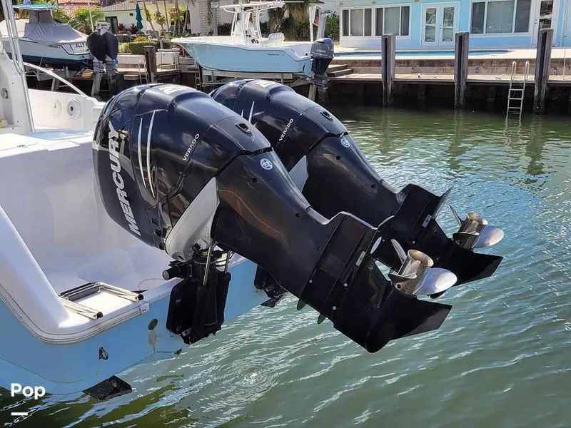 Slide: The Image of 2000 Pro-Line 30 Walkaround for sale in Hypoluxo, FL - 8