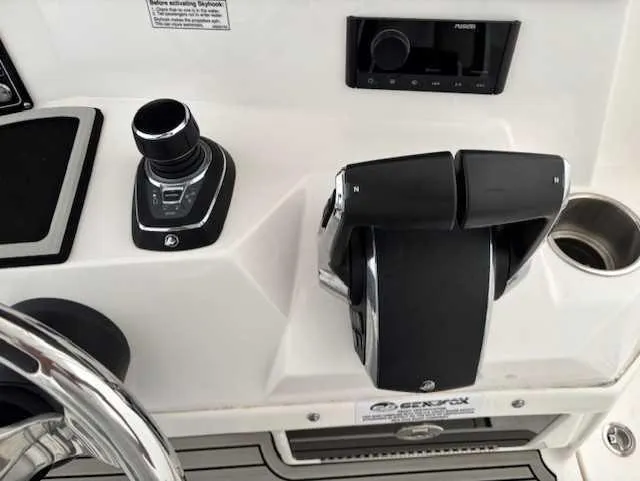 Slide: The Image of Sea Fox 328 Commander 2023 - 7