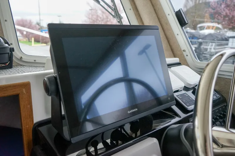 Slide: The Image of Garmin navigation system on 2025 Sea Sport 26' Aleutian boat dashboard. - 9