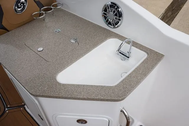 Slide: The Image of Hurricane SunDeck 2690 OB 2025 - 24