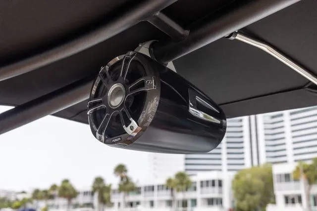 Slide: The Image of Hurricane SunDeck 2690 OB 2025 - 26