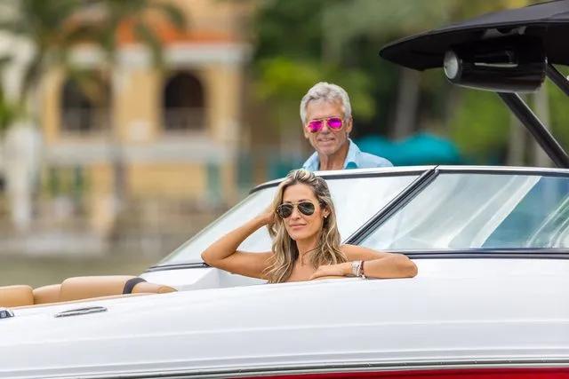 Slide: The Image of Hurricane SunDeck 2690 OB 2025 - 32