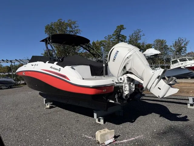 Slide: The Image of Hurricane SunDeck 2690 OB 2025 - 4