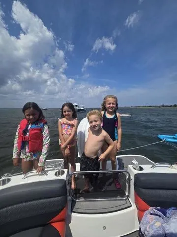 Slide: The Image of Hurricane SunDeck 2690 OB 2025 - 43