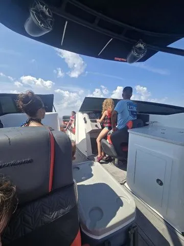 Slide: The Image of Hurricane SunDeck 2690 OB 2025 - 44