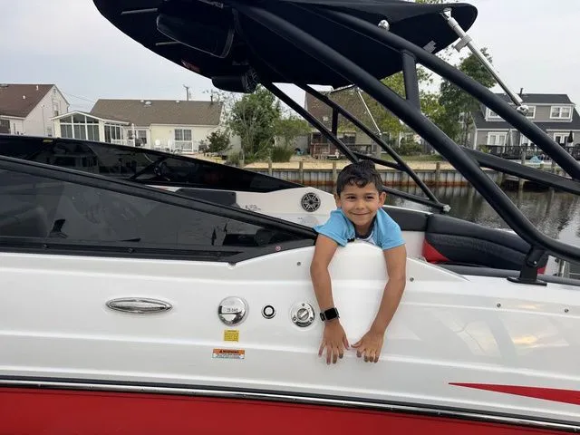 Slide: The Image of Hurricane SunDeck 2690 OB 2025 - 6