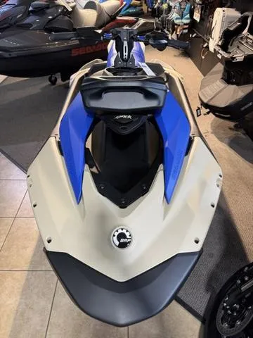 Slide: The Image of Sea-Doo Spark Trixx For 3 Rotax 900 ACE - 90 Ibr A 2025 - 3