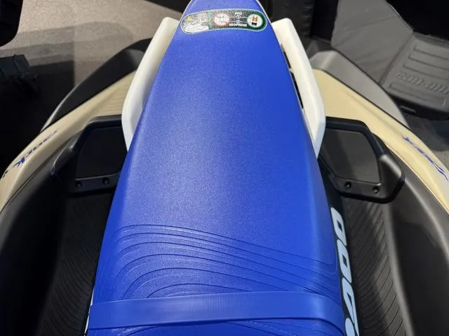 Slide: The Image of Sea-Doo Spark Trixx For 3 Rotax 900 ACE - 90 Ibr A 2025 - 7