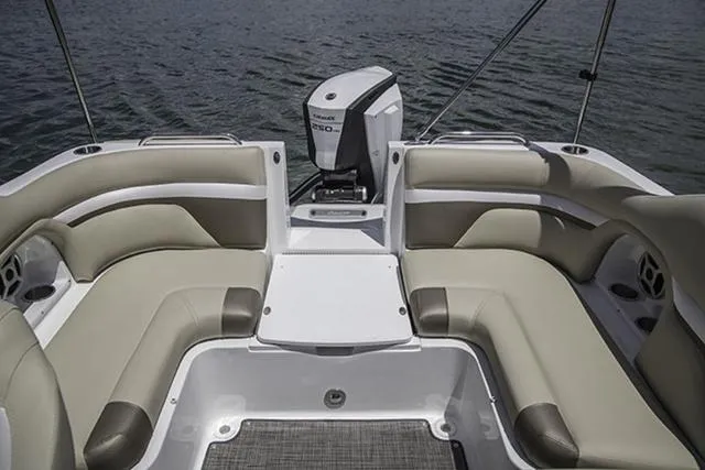 Slide: The Image of Hurricane SunDeck 2486 OB 2025 - 19